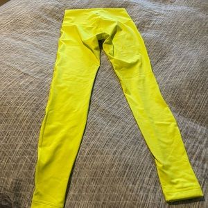 Lululemon Wonder Under neon yellow
